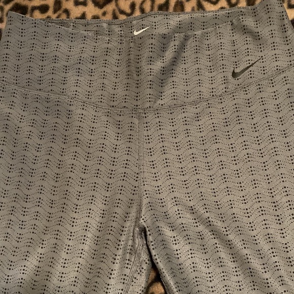 NIKE Pants Nike DRI FIT ATHLETIC Pants NIKE YOGA CAPRIS Women’s Size Medium - Picture 1 of 12